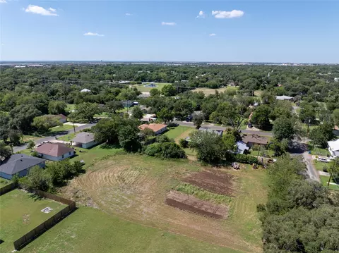 761 Mitchell Ave, Seguin, TX 78155