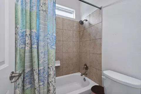 Bath - 1017 Tabernash Dr, Leander, TX 78641 photo 5 of 6