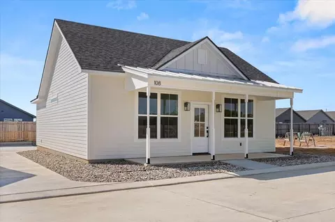 802 S Creek St #108, Fredericksburg, TX 78624