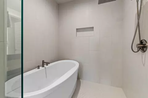 Bath - 4506 Progress St, Austin, TX 78731 photo 3 of 7