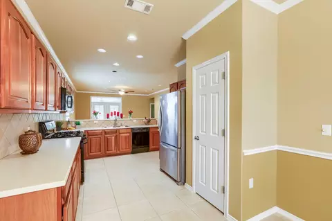 310 Crockett Loop, Georgetown, TX 78633 photo 5