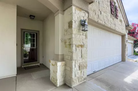 310 Crockett Loop, Georgetown, TX 78633 photo 3