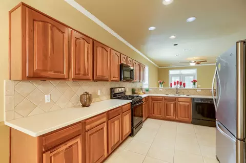 310 Crockett Loop, Georgetown, TX 78633 photo 6