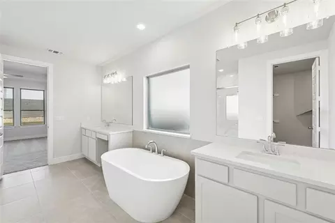Bath - 548 River Overlook Rd, Georgetown, TX 78628 photo 1 of 6