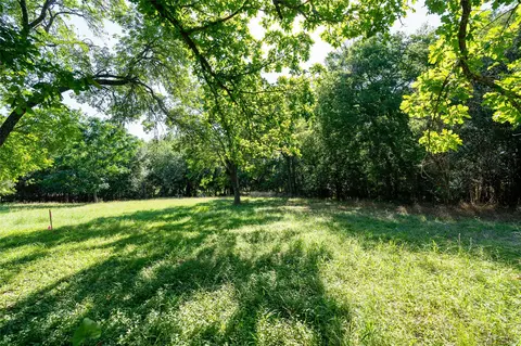 505 N Commerce St, Lockhart, TX 78644