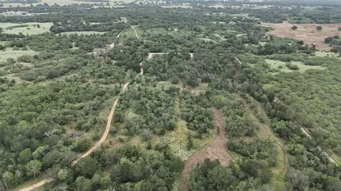 650 Coastal Ln, Luling, TX 78648 photo 5