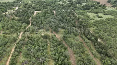650 Coastal Ln, Luling, TX 78648 photo 8