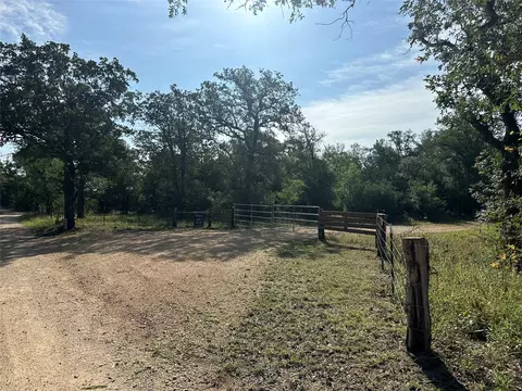 650 Coastal Ln, Luling, TX 78648 photo 15