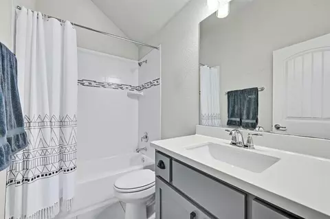 Bath - 629 Germander Rd, Leander, TX 78641 photo 4 of 5
