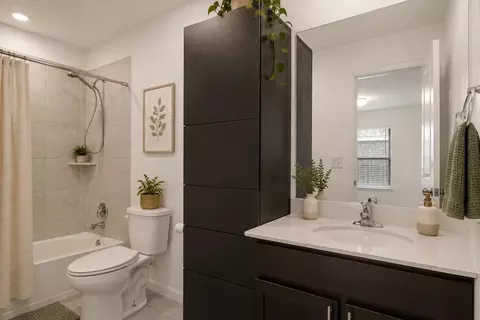 Bath - 13701 Sugar Bush Path, Manor, TX 78653 photo 4 of 4