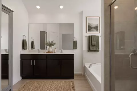 Bath - 13701 Sugar Bush Path, Manor, TX 78653 photo 2 of 4