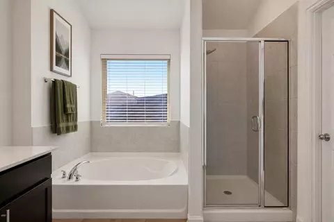 Bath - 13701 Sugar Bush Path, Manor, TX 78653 photo 3 of 4