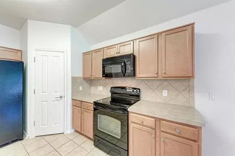 Kitchen - 412 Golden Eagle Ln, Leander, TX 78641 photo 3 of 4