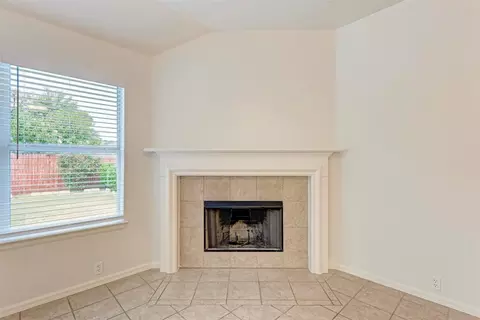 Living - 412 Golden Eagle Ln, Leander, TX 78641 photo 7 of 8