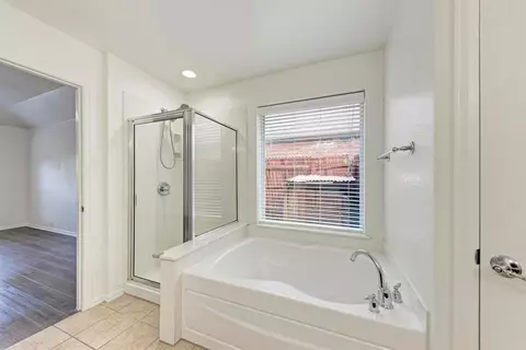 Bath - 412 Golden Eagle Ln, Leander, TX 78641 photo 2 of 3