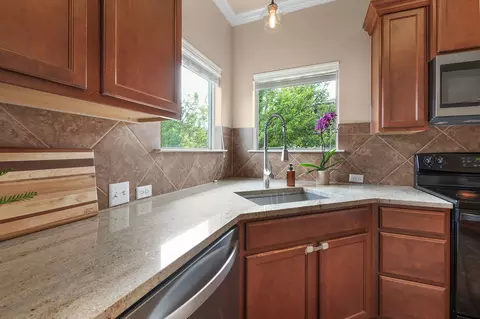 Kitchen - 408 Copper Ridge Loop, Temple, TX 76502 photo 2 of 3