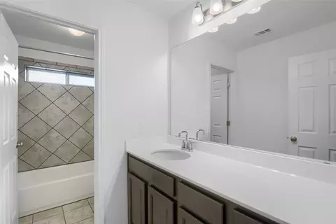 Bath - 421 La Joya Pass, Leander, TX 78641 photo 4 of 4