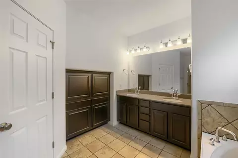 Bath - 421 La Joya Pass, Leander, TX 78641 photo 2 of 4