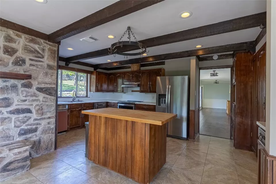 Kitchen - 18106 Travis Cir, Lago Vista, TX 78645 photo 1 of 3