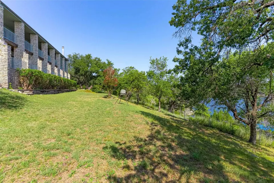 Exterior - 18106 Travis Cir, Lago Vista, TX 78645 photo 5 of 8