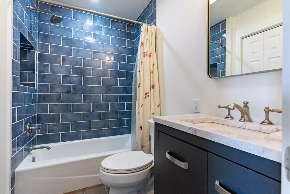 Bath - 18106 Travis Cir, Lago Vista, TX 78645 photo 4 of 4