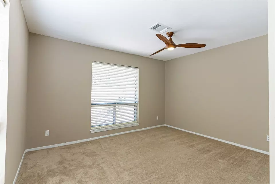 Bedroom - 18106 Travis Cir, Lago Vista, TX 78645 photo 2 of 3