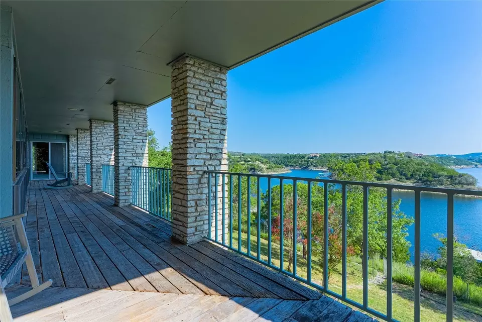Exterior - 18106 Travis Cir, Lago Vista, TX 78645 photo 3 of 8