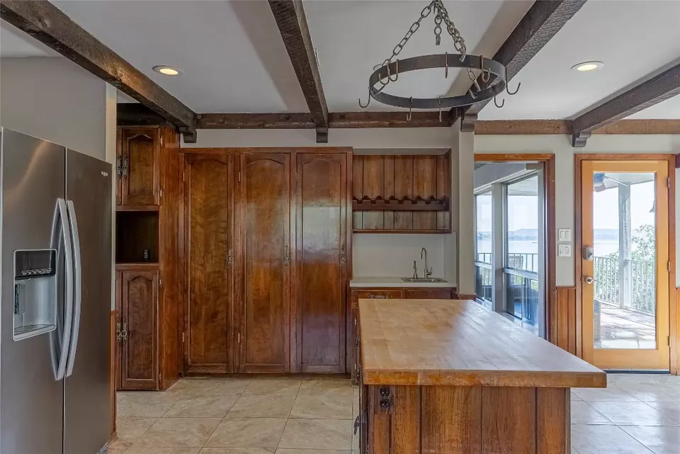Kitchen - 18106 Travis Cir, Lago Vista, TX 78645 photo 3 of 3