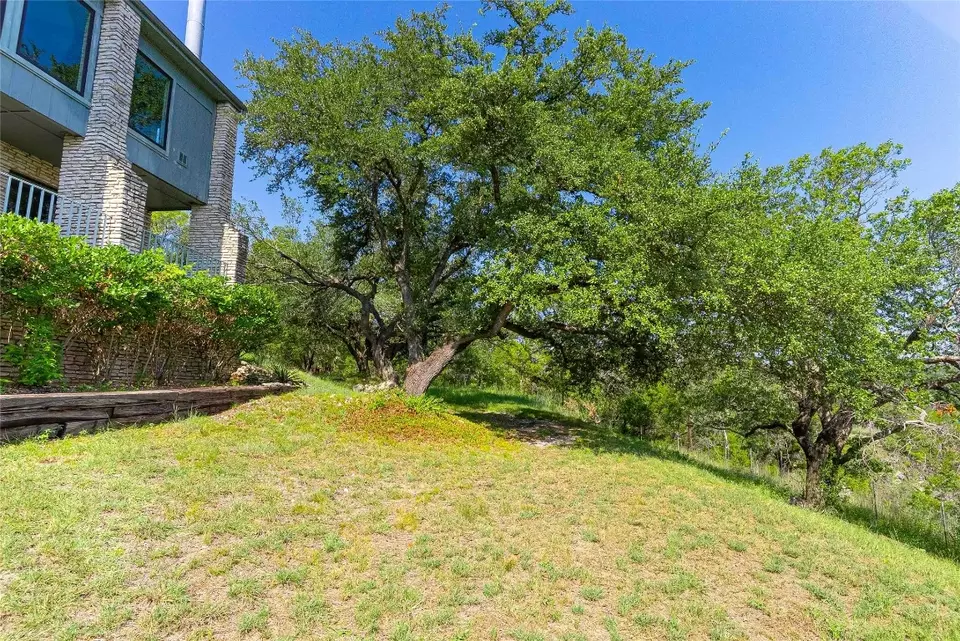 Exterior - 18106 Travis Cir, Lago Vista, TX 78645 photo 6 of 8