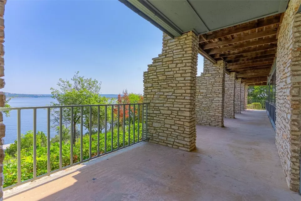Exterior - 18106 Travis Cir, Lago Vista, TX 78645 photo 4 of 8