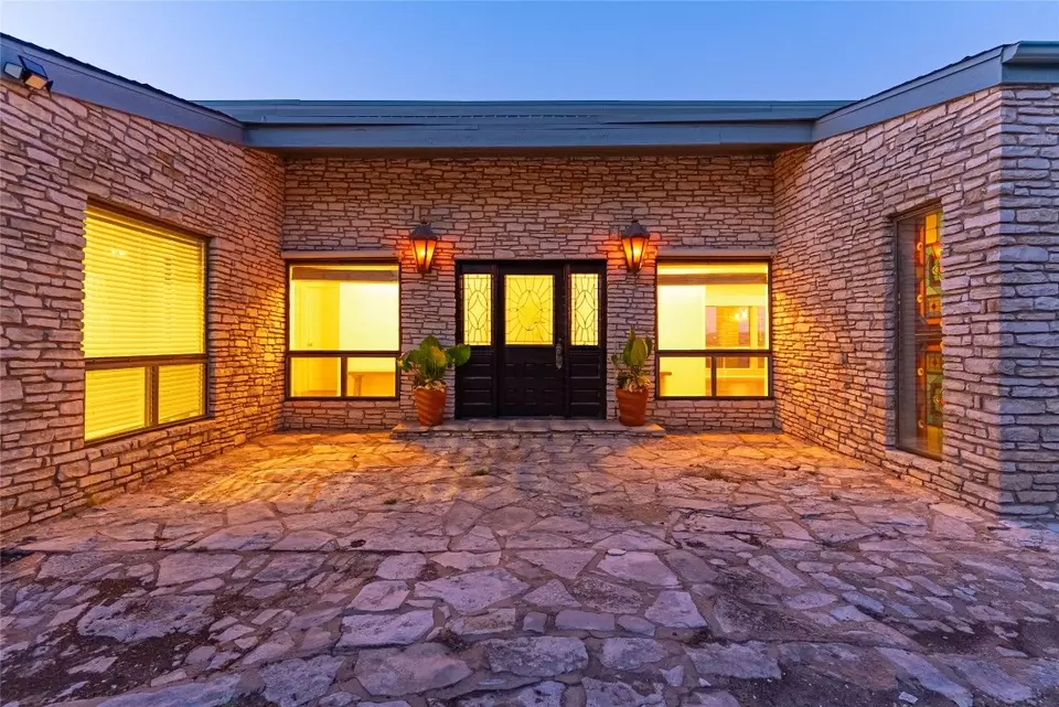 Exterior - 18106 Travis Cir, Lago Vista, TX 78645 photo 2 of 8