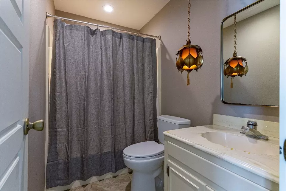 Bath - 18106 Travis Cir, Lago Vista, TX 78645 photo 3 of 4