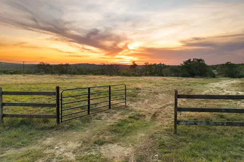 1 Esperanza Trail, Johnson City, TX 78636