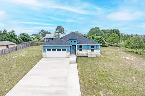 125 Comanche Dr, Paige, TX 78659
