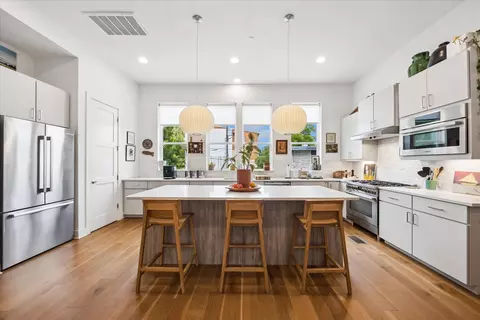 1002 Concordia Ave, Austin, TX 78705