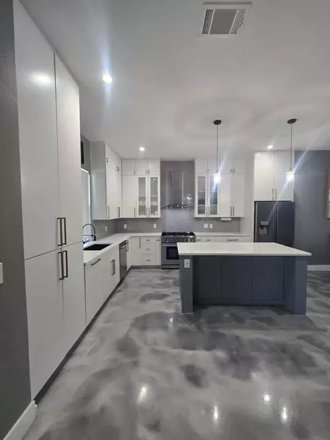 724 Ramsey Ave, Rockdale, TX 76567
