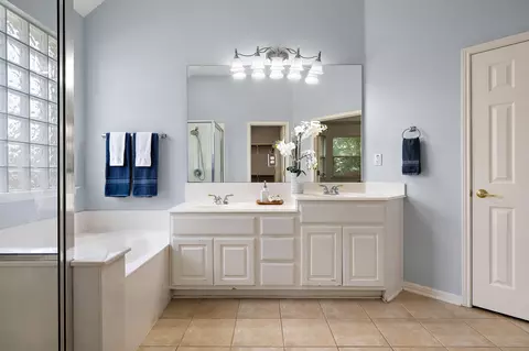 Bath - 16308 Double Eagle Dr, Austin, TX 78717 photo 2 of 5