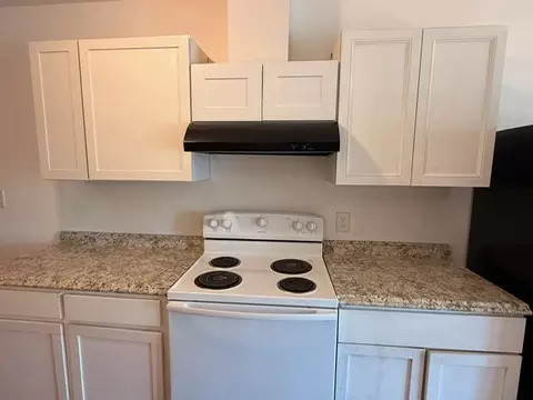 Kitchen - 323 E Avenue C Ave, Robstown, TX 78380 photo 2 of 3