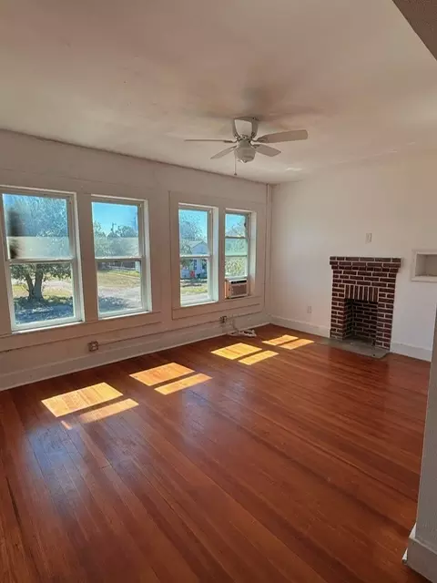 Living - 323 E Avenue C Ave, Robstown, TX 78380 photo 2 of 5