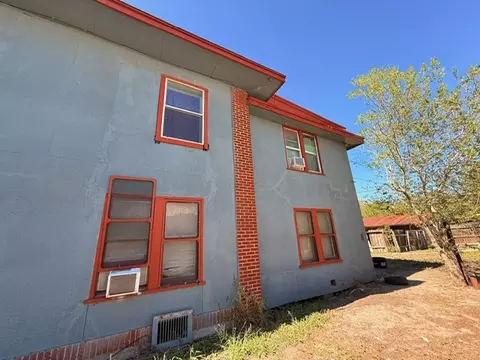 Exterior - 323 E Avenue C Ave, Robstown, TX 78380 photo 5 of 7