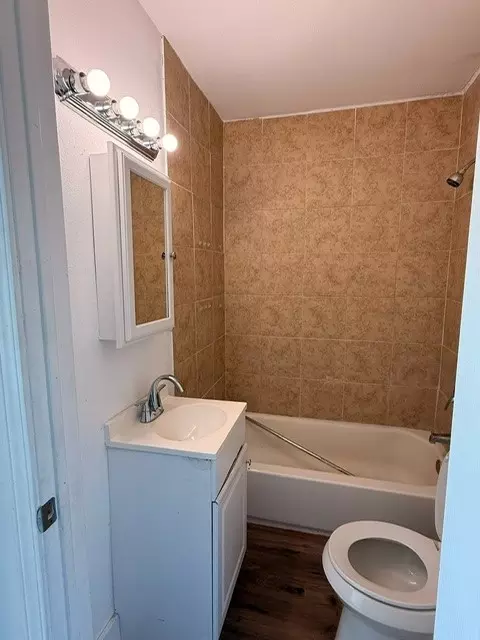 Bath - 323 E Avenue C Ave, Robstown, TX 78380 photo 2 of 2