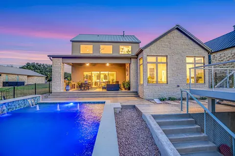 98 Wennmohs Pl, Horseshoe Bay, TX 78657