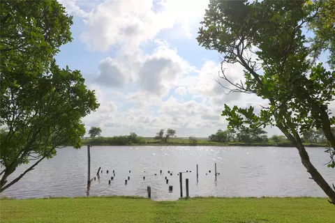 1836 Cr, Sargent, TX 77414