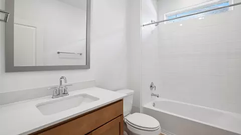 Bath - 433 Eagle Canyon Dr, Leander, TX 78641 photo 4 of 5