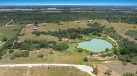736 Cr 421 Rd, Waelder, TX 78959