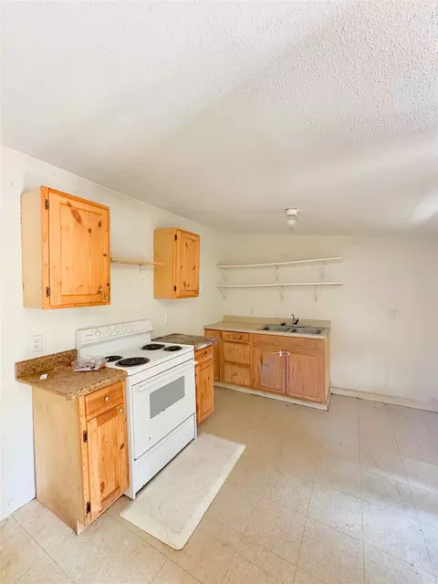 820 Chihuahua St, Lockhart, TX 78644