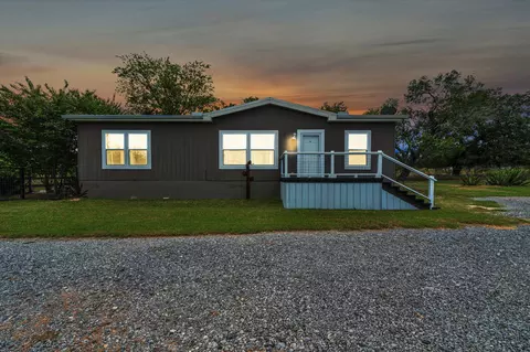 1500 Wattsville Rd, Luling, TX 78648 photo 2