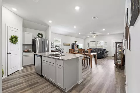 405 Perry Pl, Rockdale, TX 76567