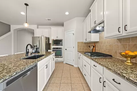 Kitchen - 608 Wincliff Dr, Buda, TX 78610 photo 4 of 5