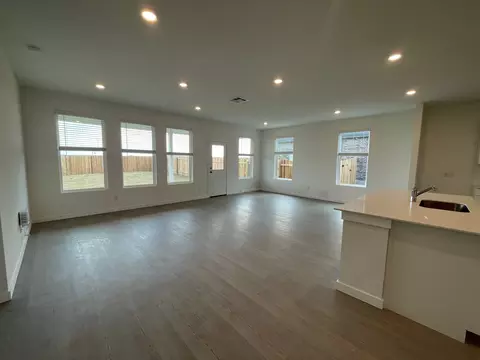 193 Seabreeze St, Kyle, TX 78640 photo 2